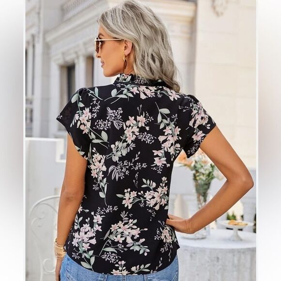 Lucky Brand Floral Wrap Top size XS - Picture 1 of 13